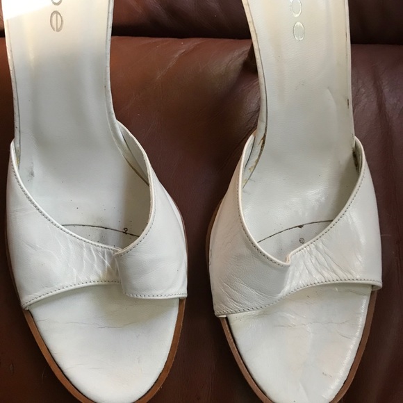 Bebe Leather Upper White Heel Sandals - Picture 4 of 9
